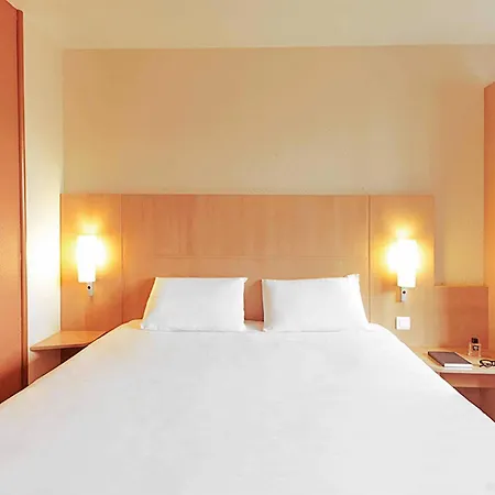 Hotel Ibis Canal Saint Martin 3*