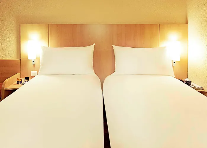 Ibis Canal Saint Martin Париж