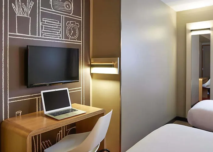 Ibis Canal Saint Martin 3*