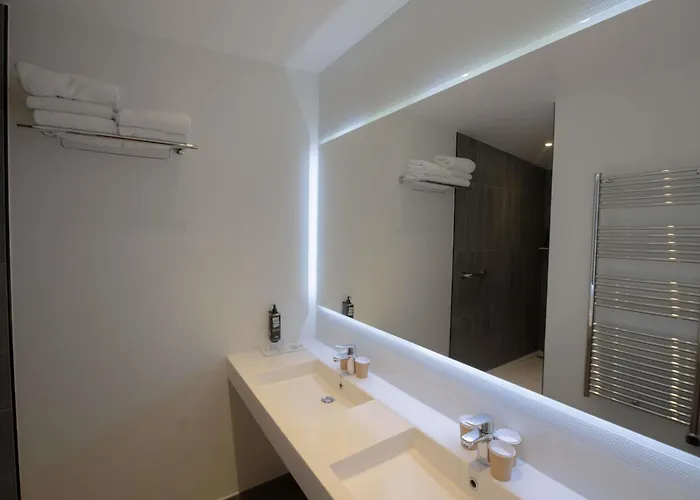 Отель Ibis Canal Saint Martin 3*