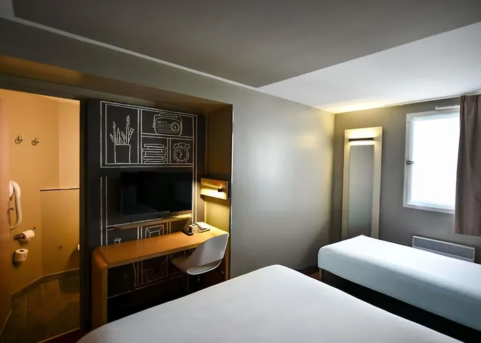 Ibis Canal Saint Martin Отель Париж