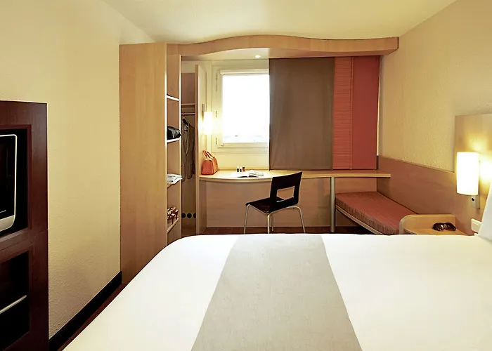 Отель Ibis Canal Saint Martin 3*